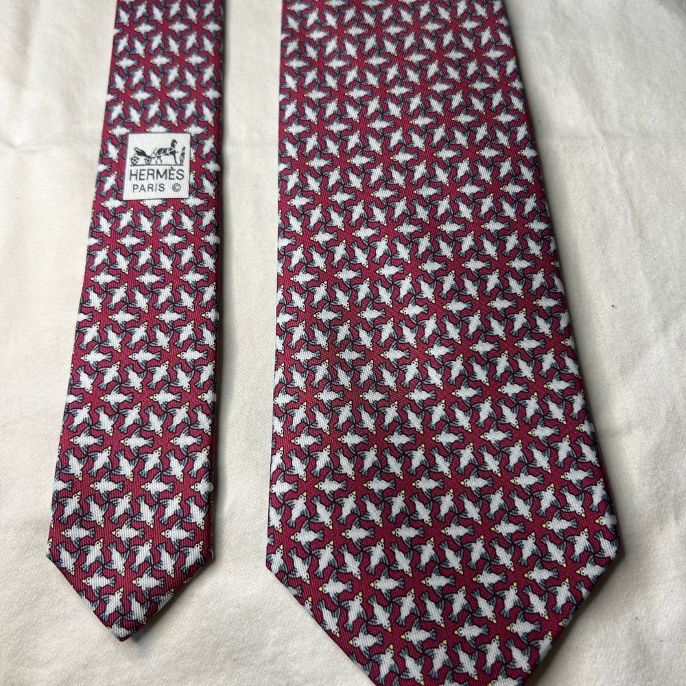 Authentic Vintage Hermés Red and White Patterned Men's Tie Style 5299 TA